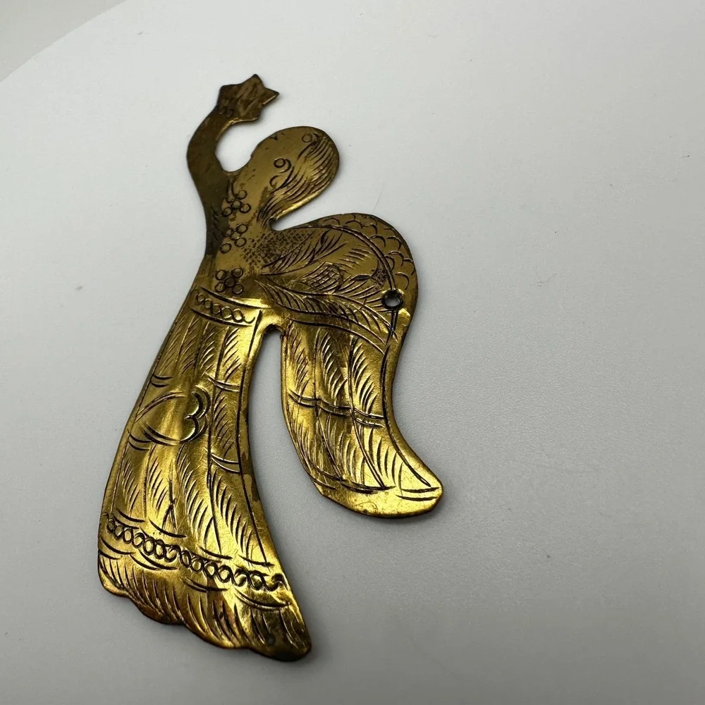 Vintage 70s Hammered Brass Angel Holding Star Ornament Art Christmas Jewelry Y2K